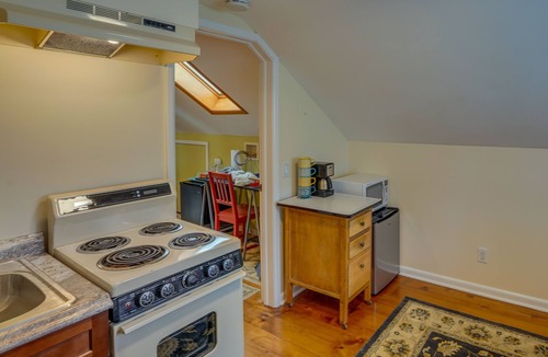 Newtonville Apartment | New York Vacation Rental ~ 7 Mi to Albany