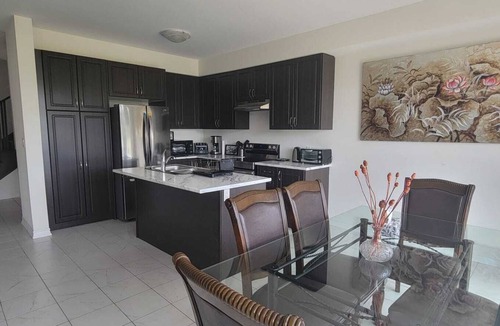 Bradford House | Newly built and perfect for vacations. In the middle of both hwy 400&40