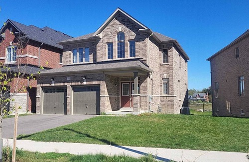 Bradford House | Newly built and perfect for vacations. In the middle of both hwy 400&40