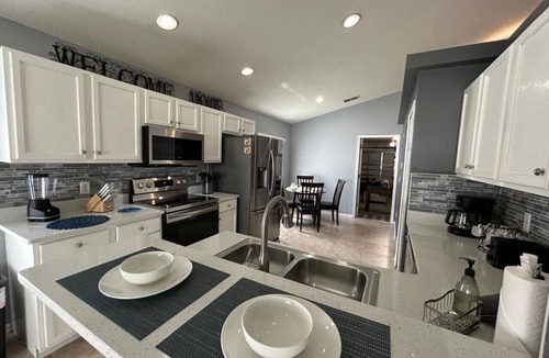 Florida Pines House | Newly listed - Modern & family friendly sleeps 9