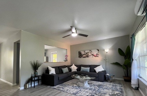 East County Civic Group House | Newly remodel Home w/ large private outdoor space