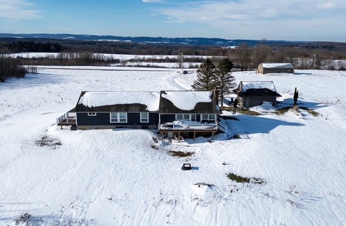 Cazenovia House | Newly remodeled 5 bdrm/3 bth house in Cazenovia, sleeps 10, close to village!