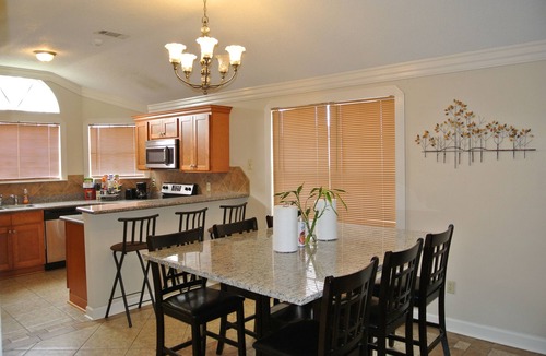 Tall Timbers - Brechtel House | Newly Remodeled Luxurious N Spacious Home. 4BR+2BA/2Kings+3Queens/Clean+Comfy!