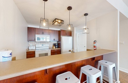The Blue Mountains Apartment | Newly-Renovated Blue Village Condo w/Free WiFi, Patio, and Private Washer/Dryer