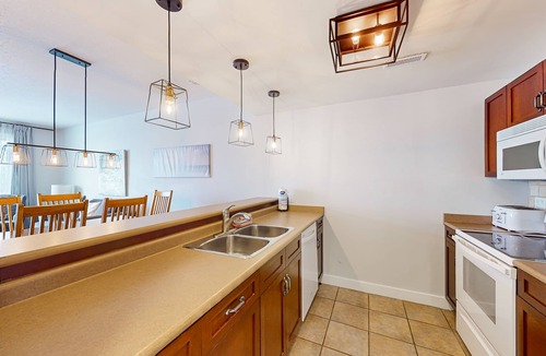 The Blue Mountains Apartment | Newly-Renovated Blue Village Condo w/Free WiFi, Patio, and Private Washer/Dryer