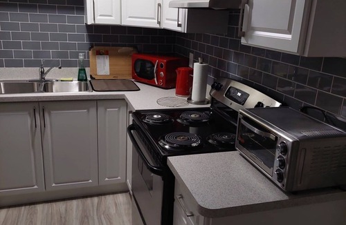 Fletchers Creek South House | Newly Renovated 1 BDRM Guest Suite