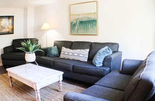 Marshall-Shadeland House | Newly Renovated 2-Bed near Downtown-North Shore