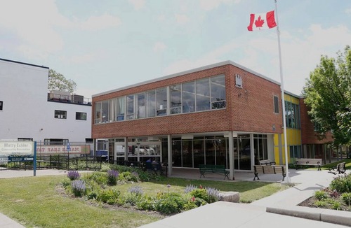 Leslieville Apartment | Newly Renovated 2-Bedroom Oasis