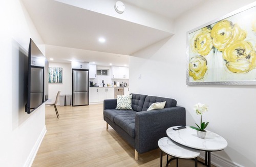 Richmond Hill House | Newly renovated 2 bedroom suite lower level.