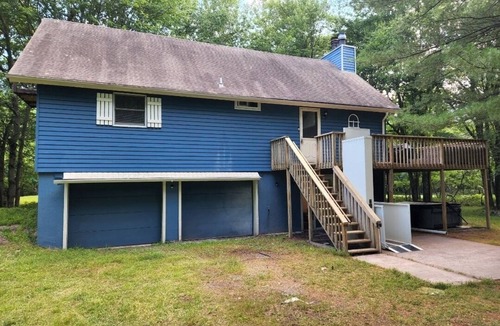Briar Crest Woods Ski Chalet | Newly Renovated 3 Bedroom Chalet with Hot Tub!