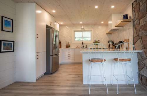Dashwood Cottage | Newly-Renovated, 3-Bedroom Cottage + Bunkie, Steps to Private Beach, Grand Bend!