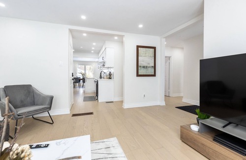 Richmond Hill House | Newly renovated 3 bedroom unit Richmond Hill