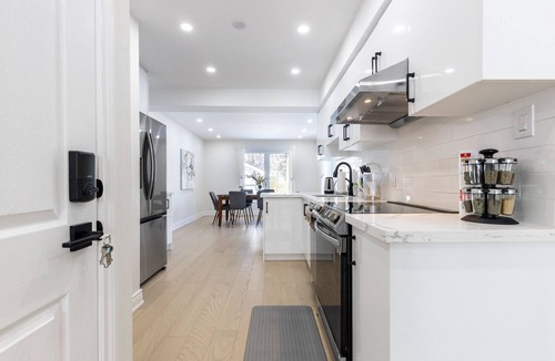 Richmond Hill House | Newly renovated 3 bedroom unit Richmond Hill