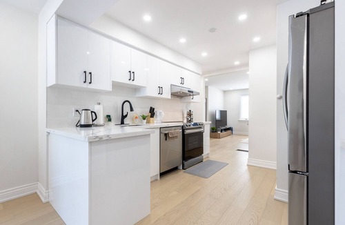 Richmond Hill House | Newly renovated 3 bedroom unit Richmond Hill