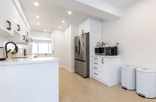 Richmond Hill House | Newly renovated 3 bedroom unit Richmond Hill