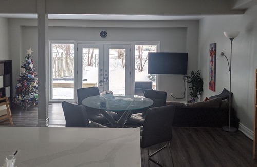 Newmarket House | Newly renovated 4 bedroom and 3 bathroom home