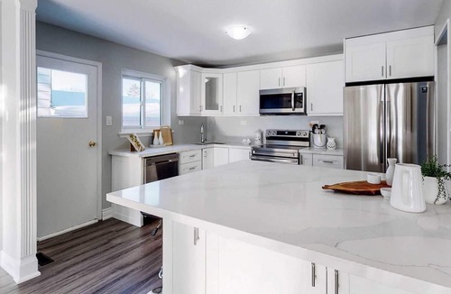 Newmarket House | Newly renovated 4 bedroom and 3 bathroom home