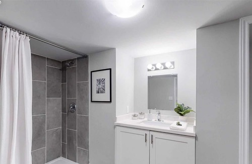 Newmarket House | Newly renovated 4 bedroom and 3 bathroom home