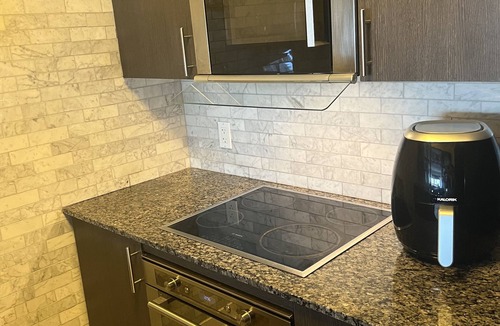 Islington - City Centre West Condo | Newly Renovated beautiful stylish quiet condo