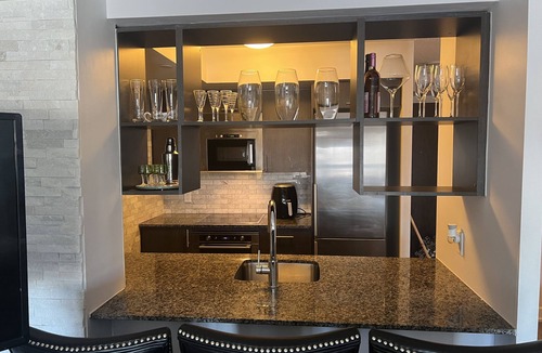 Islington - City Centre West Condo | Newly Renovated beautiful stylish quiet condo