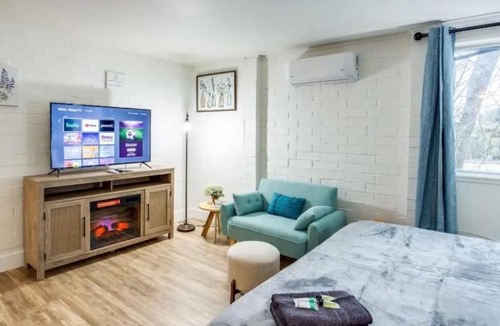 Rochester Apartment | Newly Renovated Bright Studio