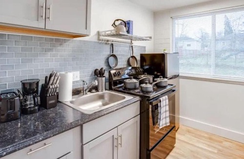 Rochester Apartment | Newly Renovated Bright Studio