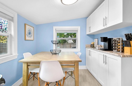 Historic Old Northeast House | Newly renovated Cottage! 1 mile from Downtown & St. Pete Pier