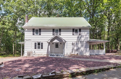 Mount Pocono House | Newly Renovated Charmer, Spacious 6-bedroom house.