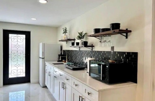 Bearss Plaza House | Newly Renovated Chic Parisian Studio