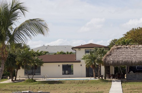 Whispering Pines House | Newly renovated cozy and spacious beach house with breathtaking ocean front