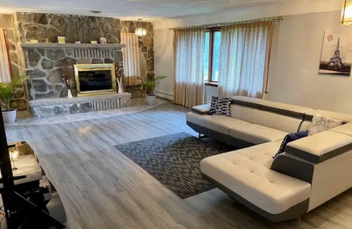 Taylor Villa | Newly Renovated Cozy/ Spacious VILLA in Nature