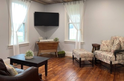 New Bloomfield House | Newly renovated Farmhouse near Little Buffalo State Park