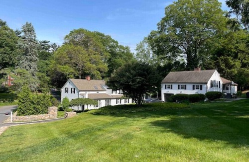 South Salem House | Newly renovated guesthouse with a pation