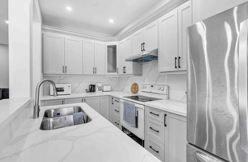Brampton House | Newly Renovated Home by Toronto Mins from YYZ