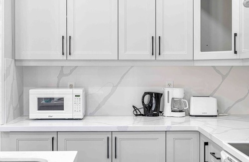 Brampton House | Newly Renovated Home by Toronto Mins from YYZ