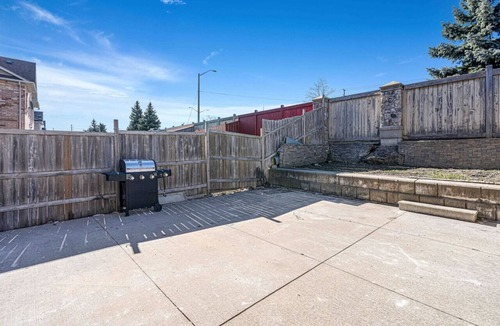 Brampton House | Newly Renovated Home by Toronto Mins from YYZ