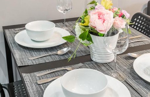 Little Italy Apartment | Newly Renovated - Modern 3BR Apartment - Trinity Bellwoods!