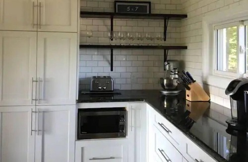 L'Amable Cottage | Newly Renovated Modern Cottage