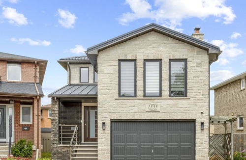 Rathwood House | Newly renovated Stylish apartment close to Airport!