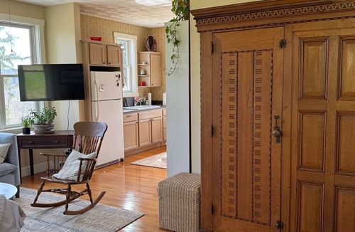 Manor Cottage | NFL draft-ready 25 mi to stadium2-bedroom cottage in beautiful Harrison City