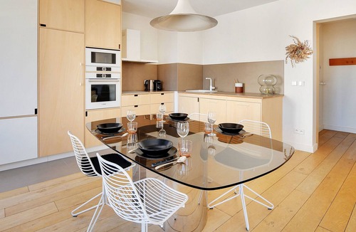 Republique–Point-du-Jour Apartment | Nice quiet 2BDR *Balcon* -Marcel Sembat / Porte de St Cloud -BAIL MOBILITE