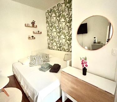 Levallois-Perret Apartment | Nice studio with a terrace