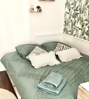 Levallois-Perret Apartment | Nice studio with a terrace