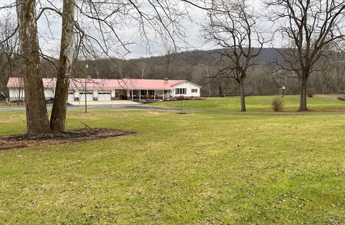 Mifflintown House | Niman House is a fishermans paradise, river front on the beautiful Juniata River