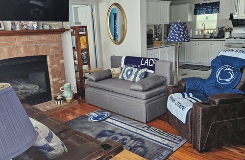 State College House | Nittany Lion Proud 3-bedroom house in Independence Place great for groups