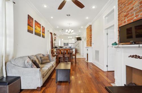 Faubourg Livaudais House | NOLA Luxury, Near Parade Route, Bar & Porch