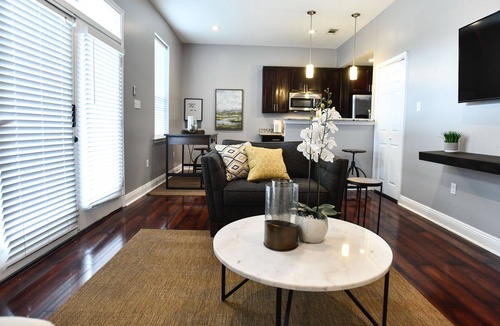 Mid-City House | NolaAllThat Mid City Magic 4 Minutes by Street Car to French Quarter, Superdome