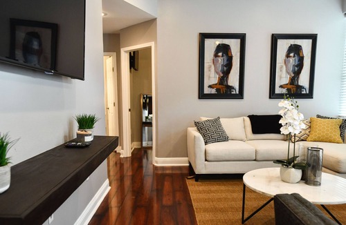 Mid-City House | NolaAllThat Mid City Magic 4 Minutes by Street Car to French Quarter, Superdome