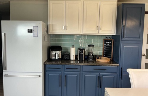 Cranberry Township Apartment | Nomad Hub:Ideal for Long Stays with dedicated Office and Pet friendly.Near shops