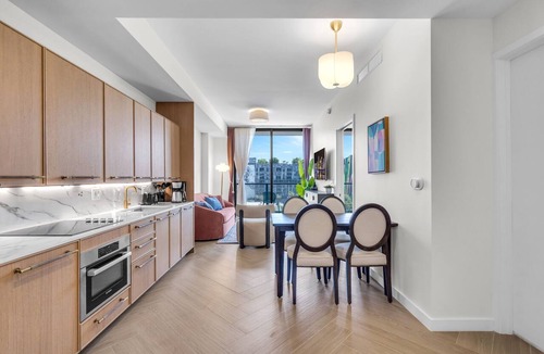 Wynwood Art District Apartment | NoMad Wynwood 1 Bedroom King Rooftop Pool & Bar